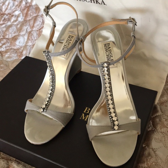 Badgley Mischka Deidra Silmet Fancy Wedge Heels - Picture 4 of 8